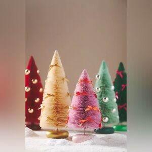 Anthropologie Bauble & Bow Sisal Bottle Brush Tree